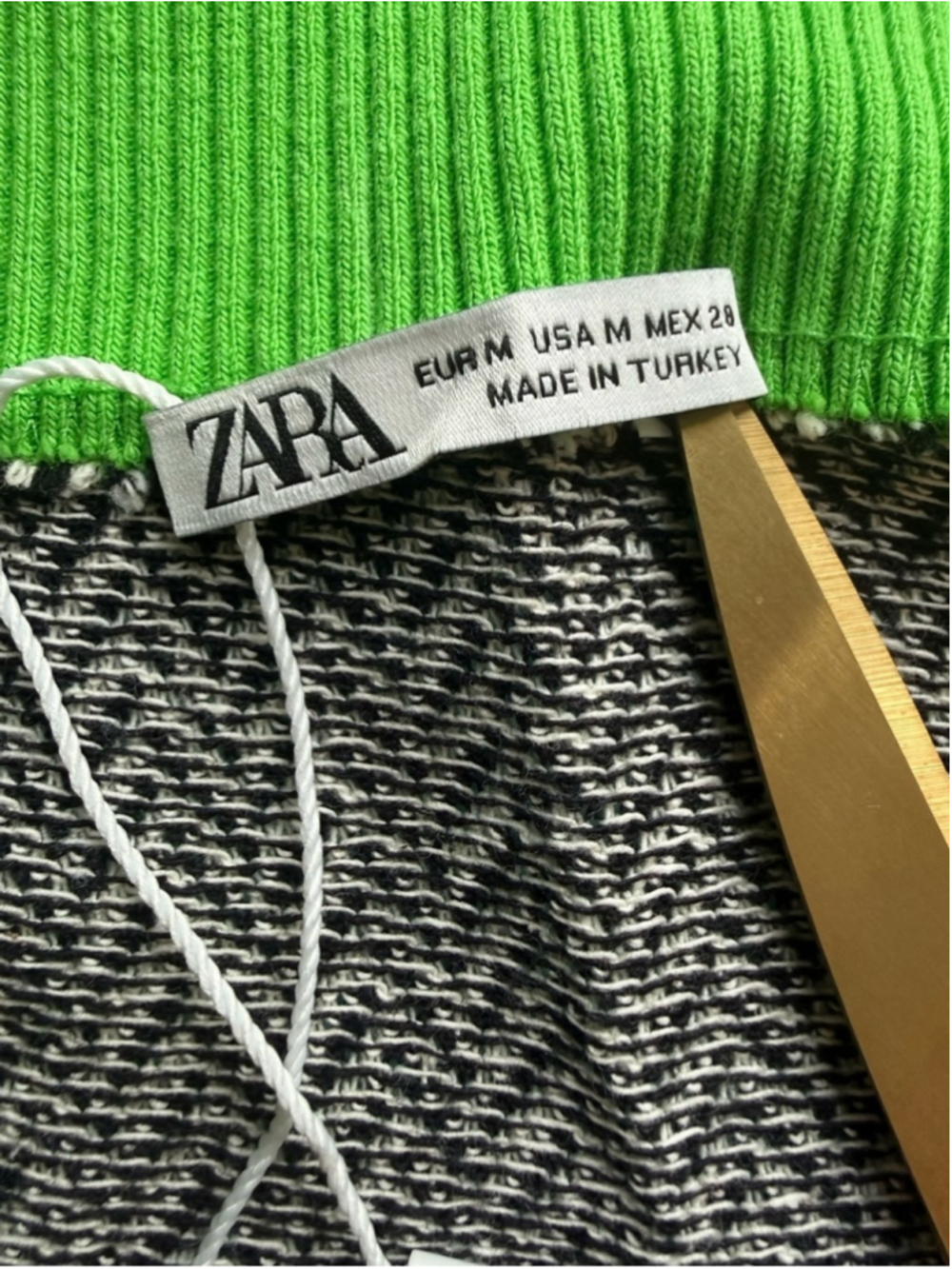 Zara Black & White Chevron Mini Skirt with Bright Green Trim Size M Y2K - Picture 4 of 7